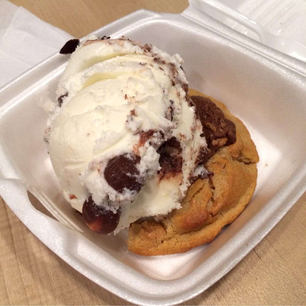 Chocolate Peanut Butter Cup Cookie A La Mode