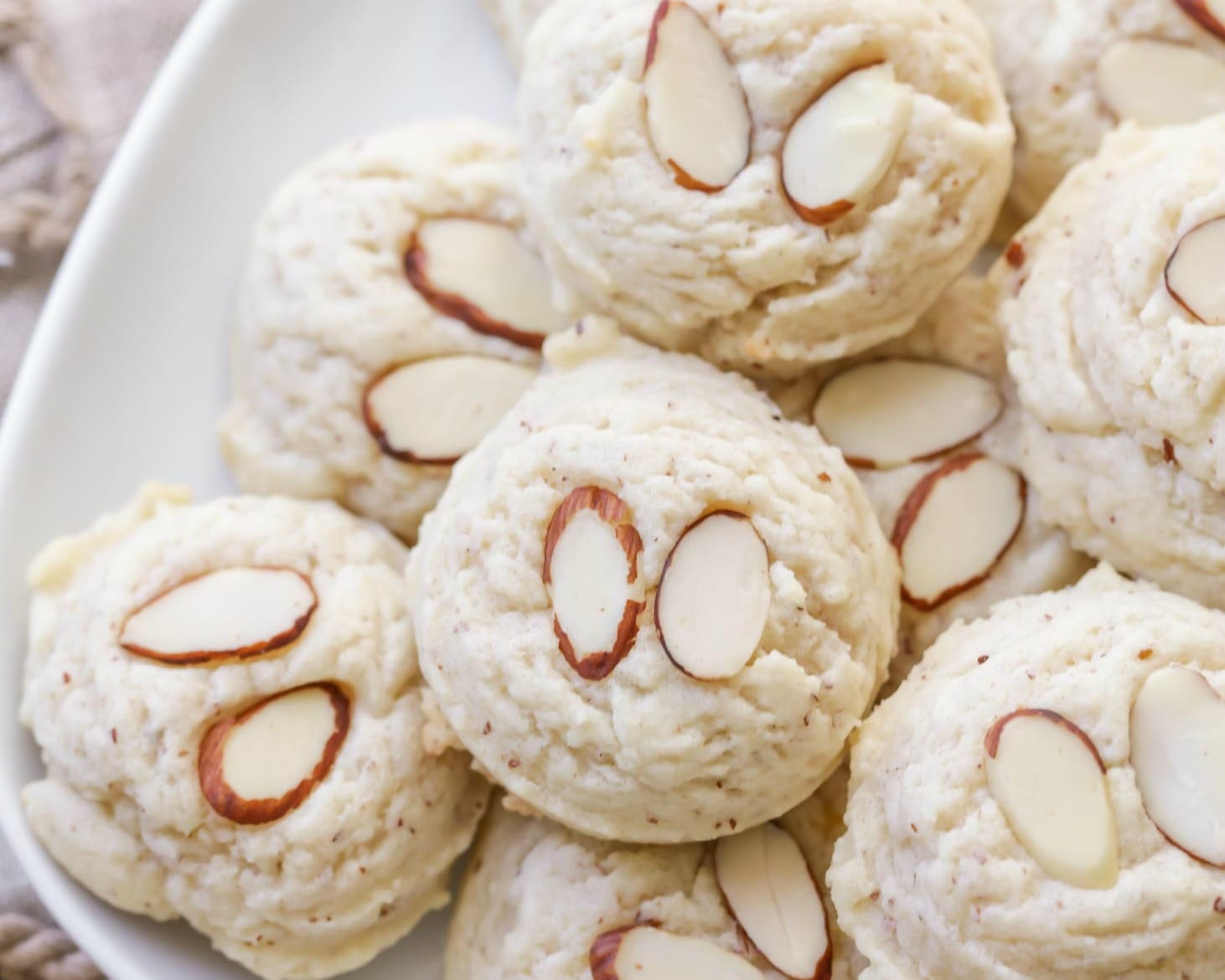 Delicious Almond Cookies
