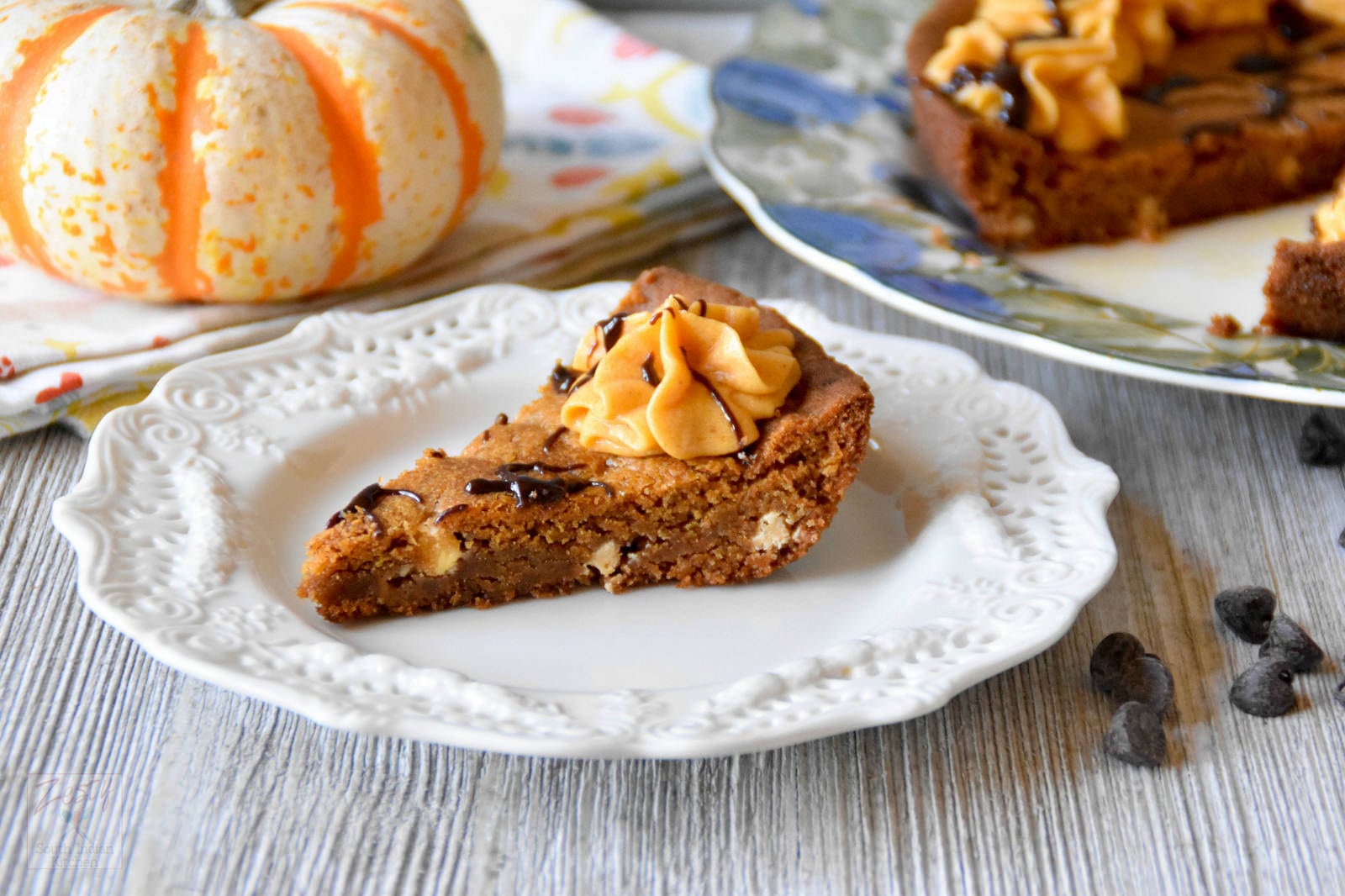 Pumpkin Spice Cookie Cake With Pumpkin Frosting