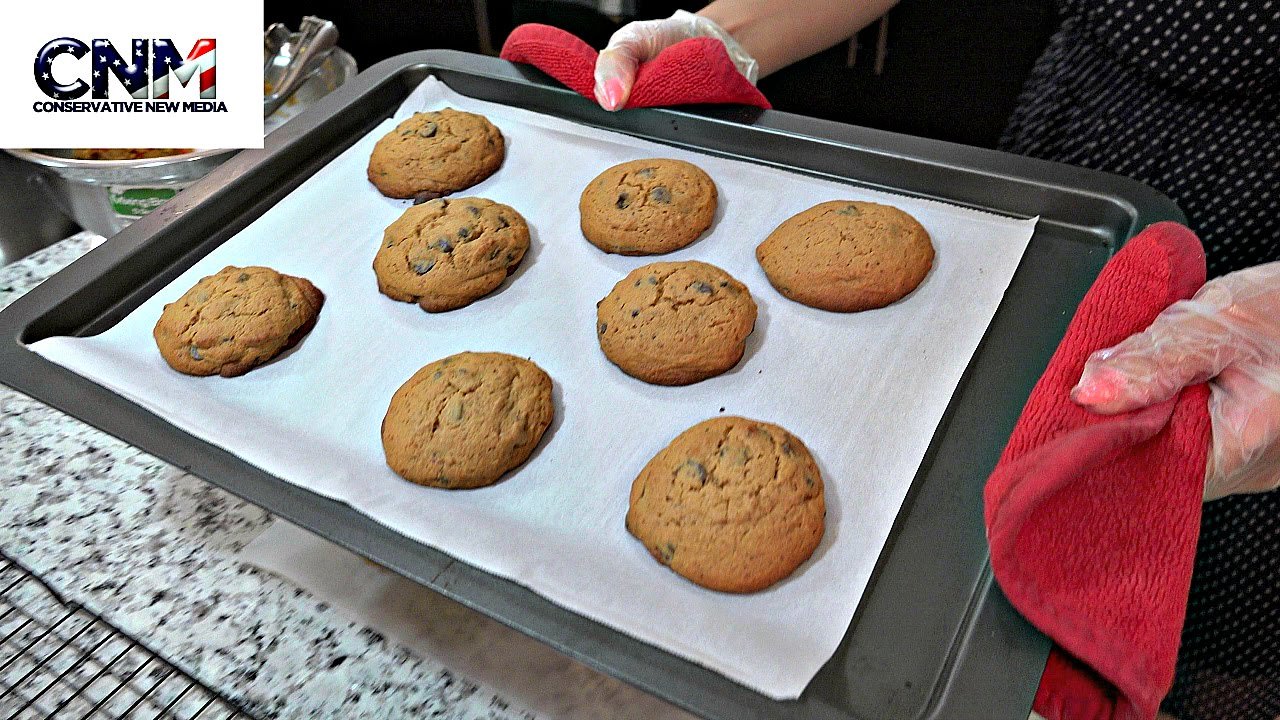 Making Chocolate Chip Cookies Using Kitchenaid 8qt Mixer