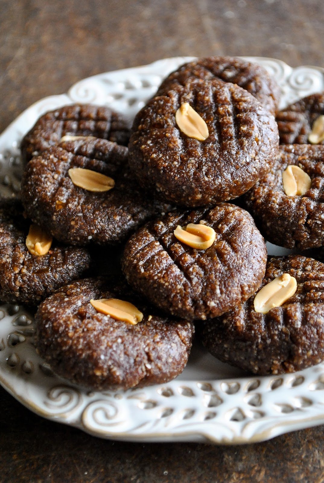No Bake Vegan Peanut Butter And Cocoa Cookies (4 Ingredients
