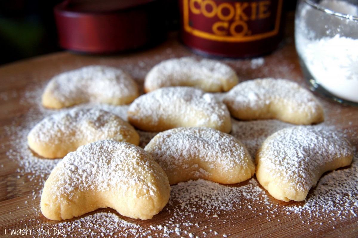 Almond Crescent Cookies Recipe