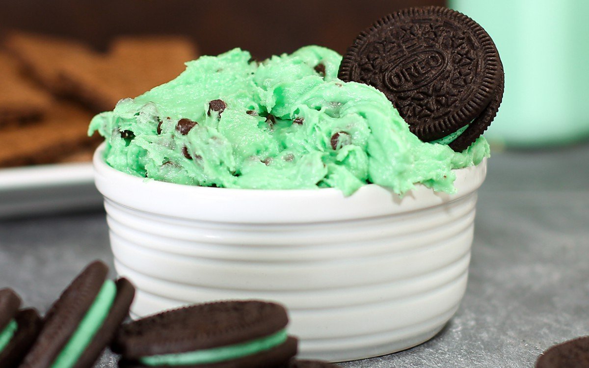 Simple 5 Minute Mint Chocolate Chip Cookie Dough Dip