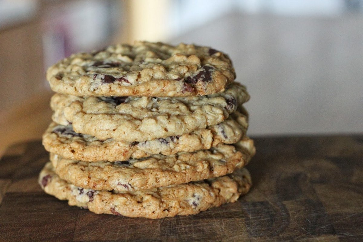 Copycat Potbelly Oatmeal Chocolate Chip Cookies