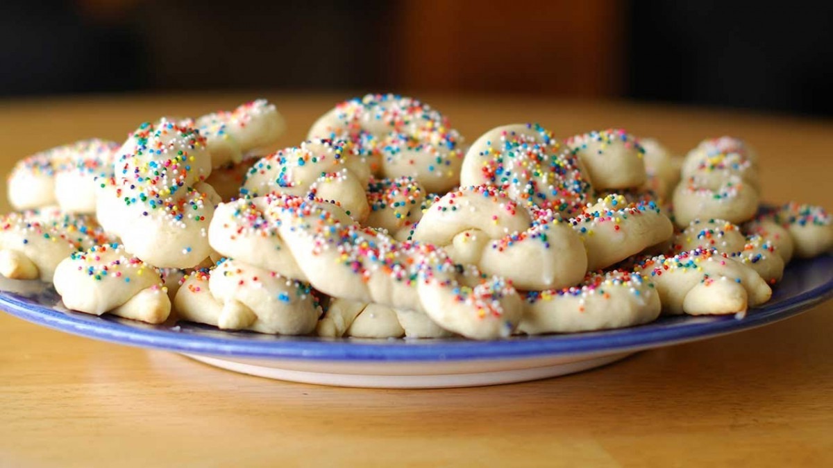 How To Make My Mom's Italian Christmas Cookies