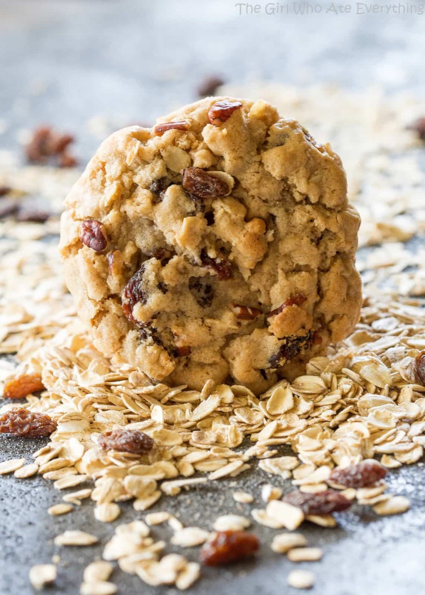 Chewy Oatmeal Raisin Cookie