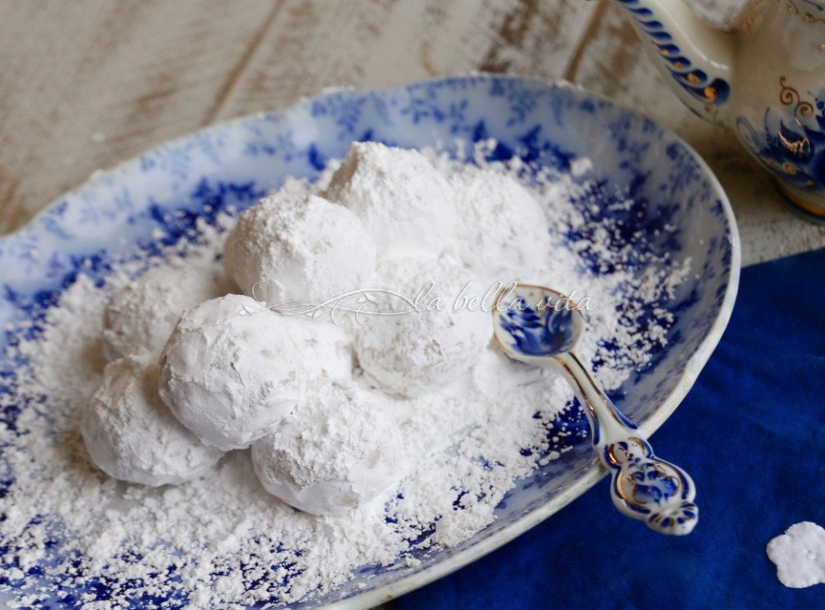 Greek Wedding Cookies Kourabiethes   Kourabiedes From La Bella