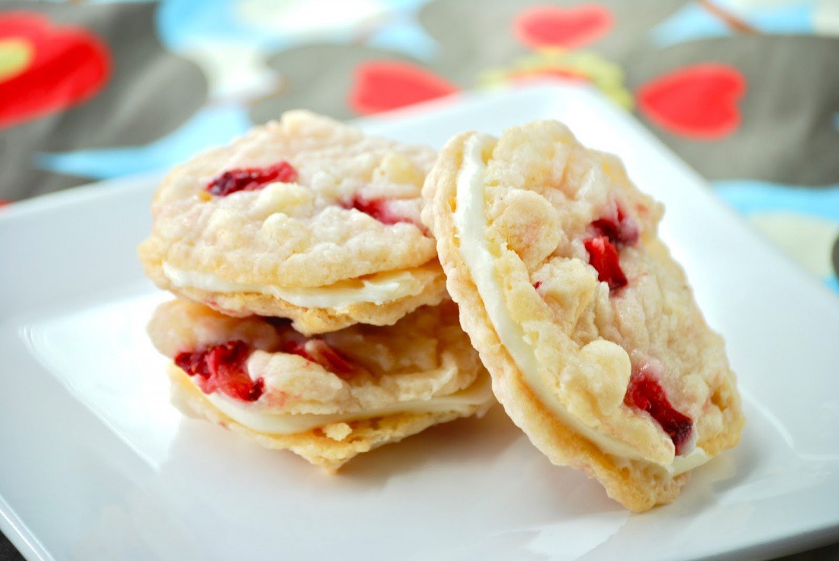 Strawberry Cheesecake Sandwich Cookies (guest Post)