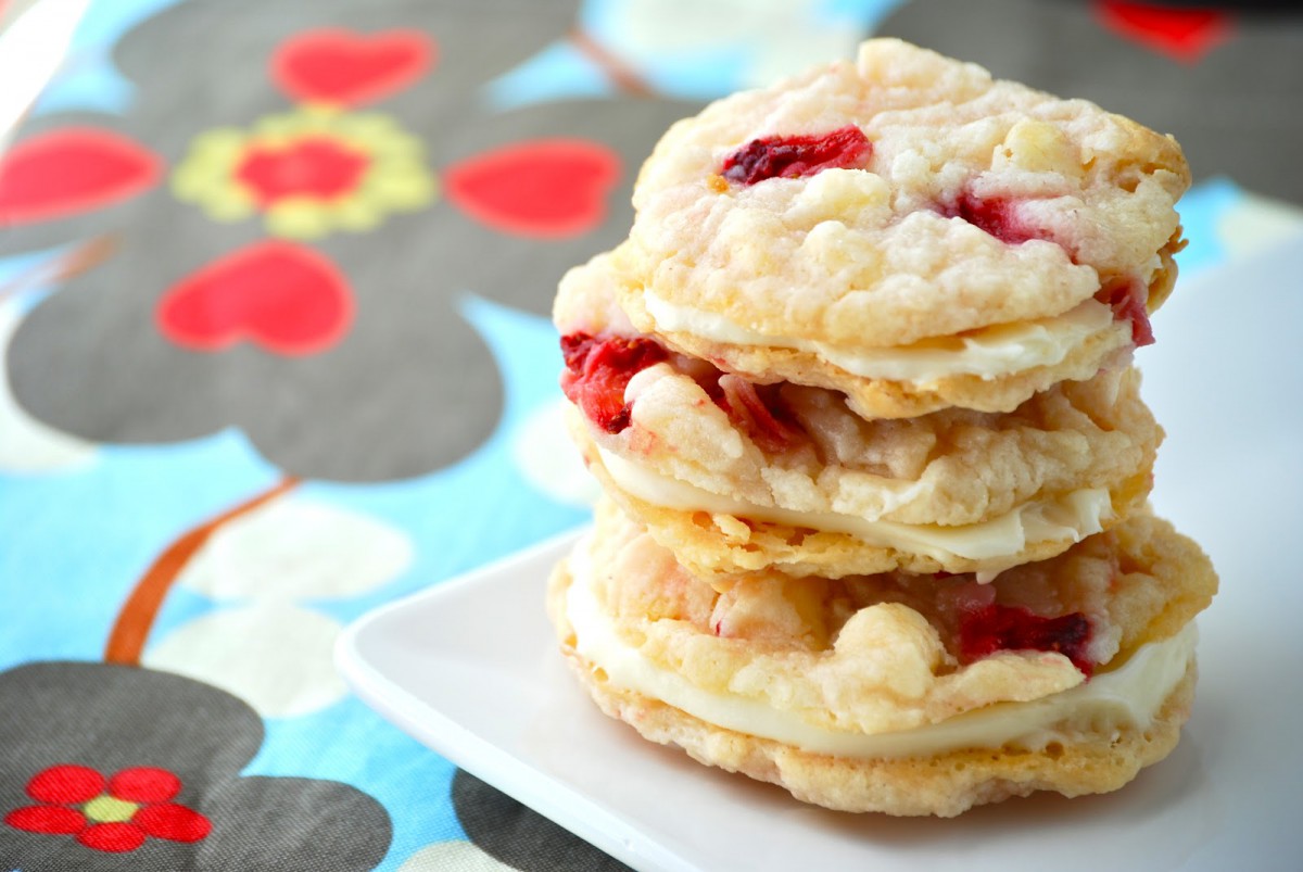 Strawberry Cheesecake Sandwich Cookies (guest Post)