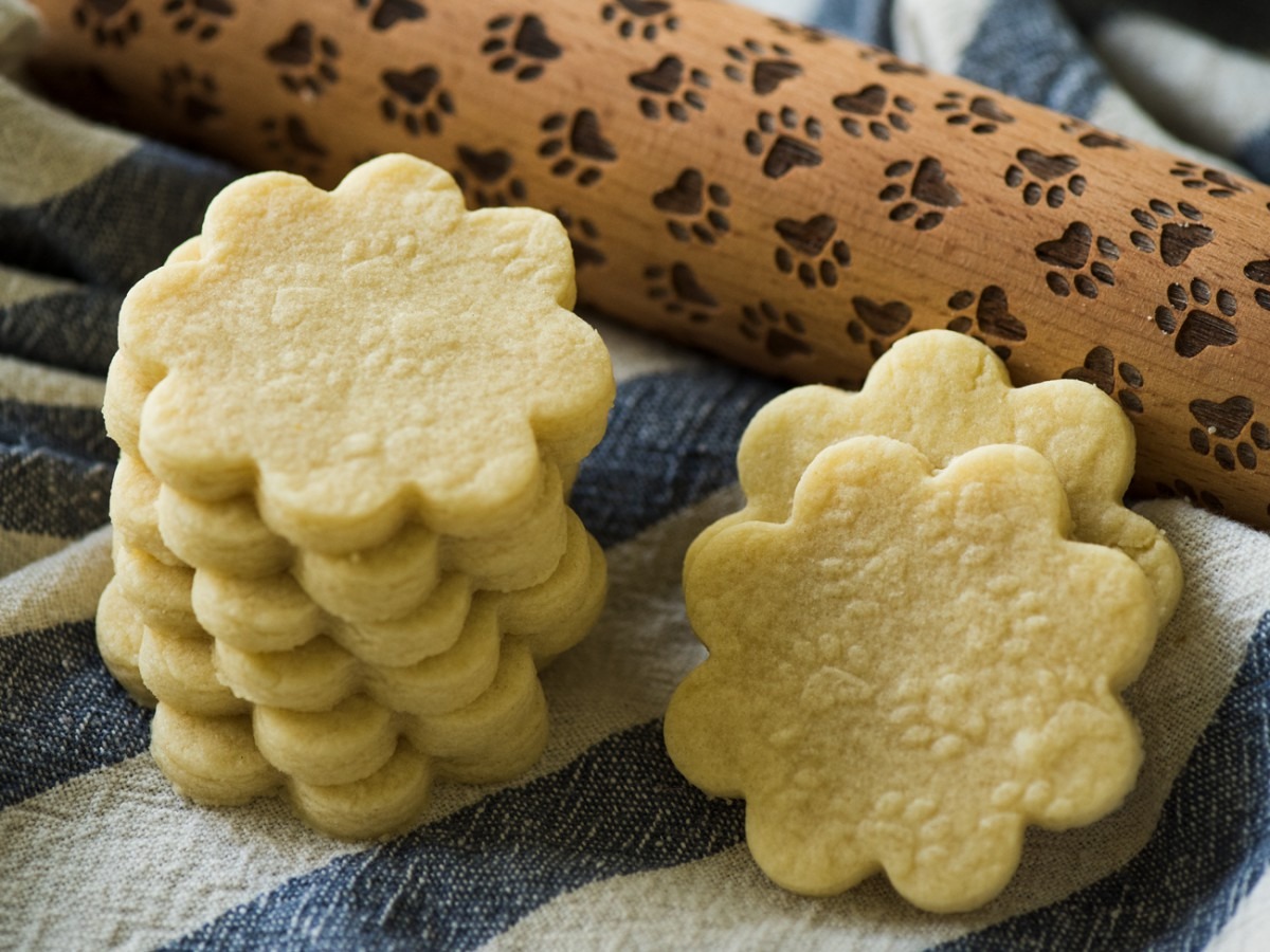 No Chill Paw Print Sugar Cookies â 12 Tomatoes