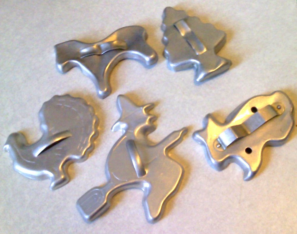 Crazy For Vintage Aluminum Cookie Cutters â Inherited Values