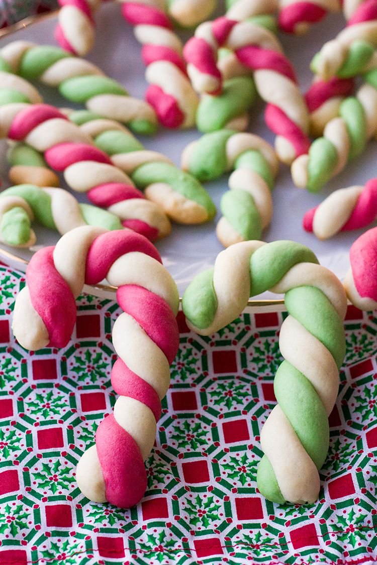 There's Only One Recipe For Candy Cane Cookies, And It's The Retro