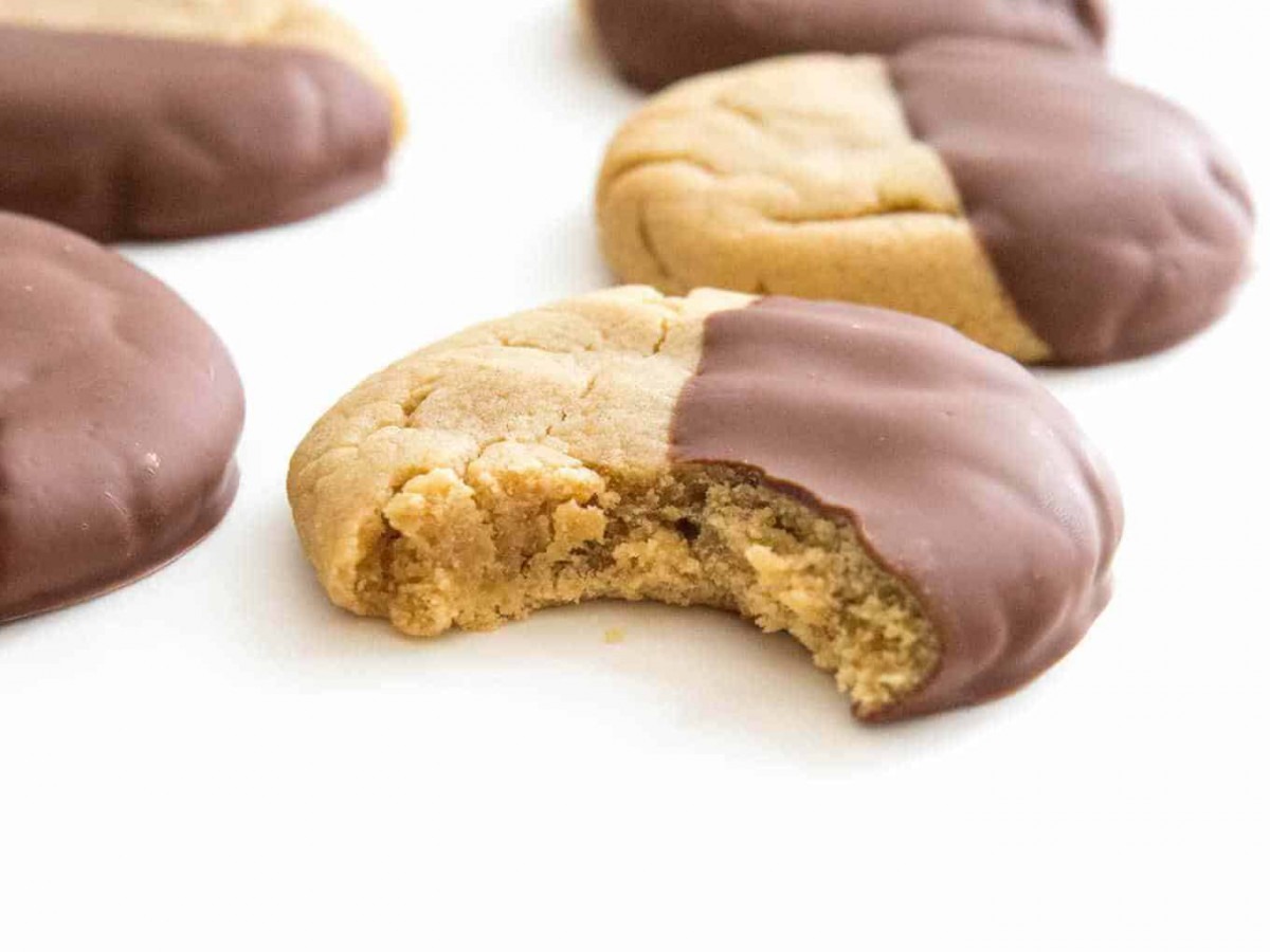 The Best Soft & Thick Peanut Butter Cookies