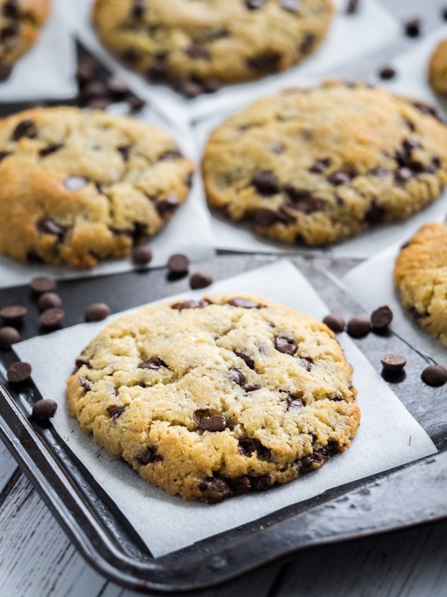 Keto Chocolate Chip Cookies