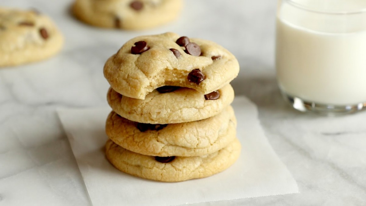 The Best Soft Chocolate Chip Cookies