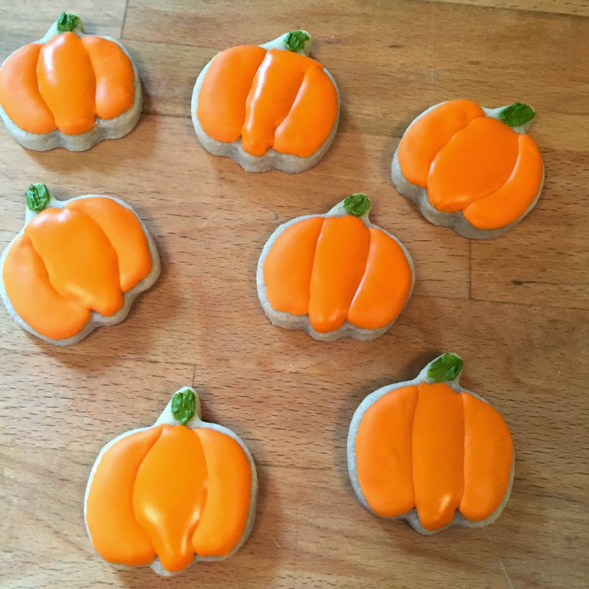 Heidi's Mix  How To Decorate Pumpkin Cookies (in Three Easy Steps)