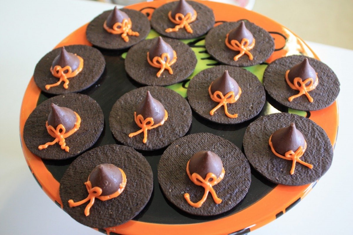 Witches' Hats And Broomstick Cookies!