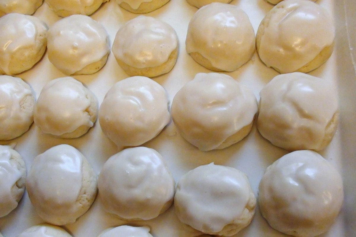 Zsuzsa Is In The Kitchen  Italian Lemon Cookies
