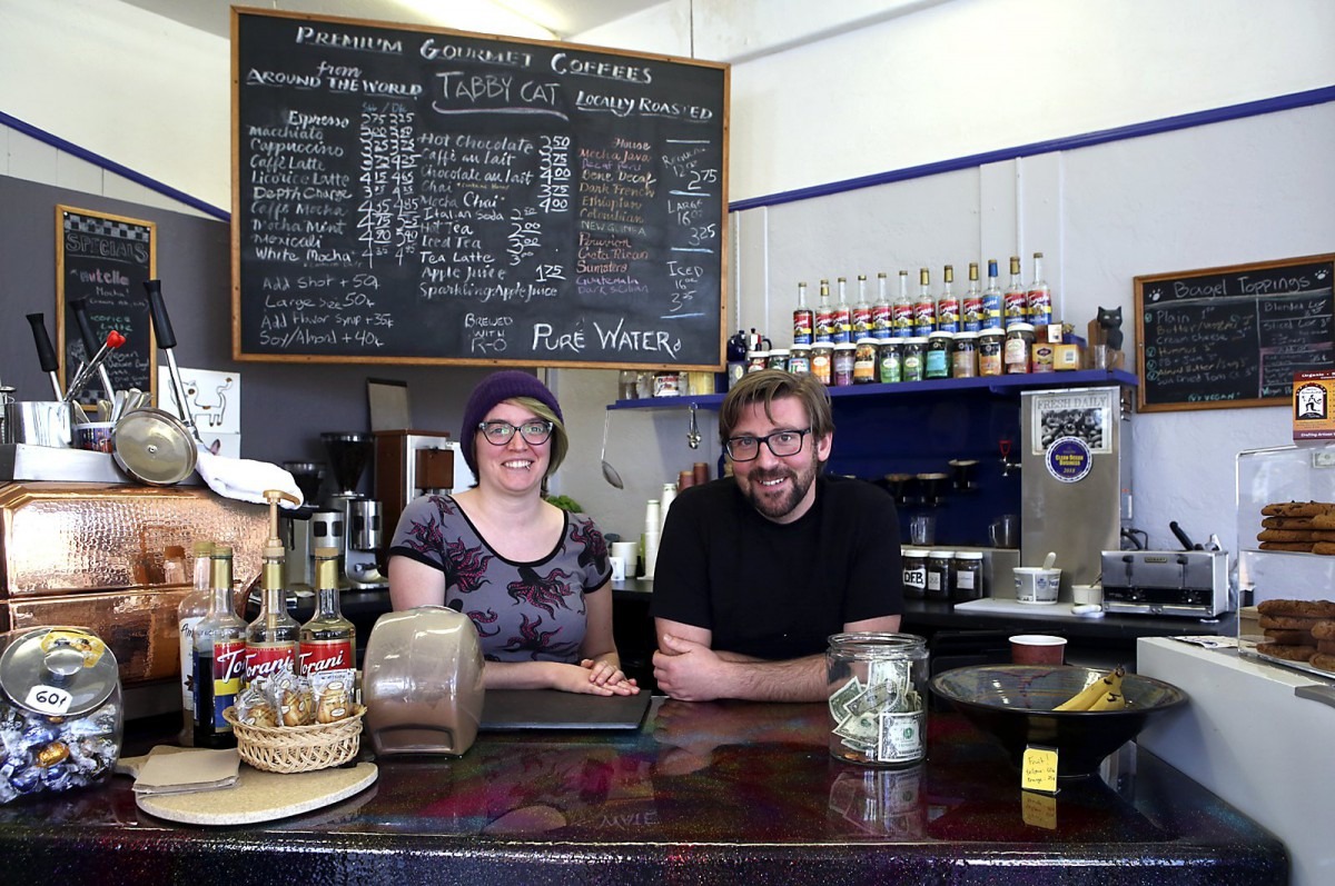 Tabby Cat Cafe Opens Its Paws â Santa Cruz Sentinel