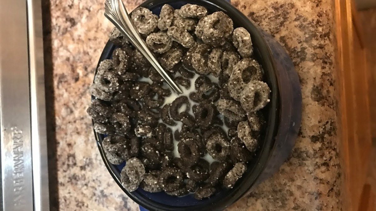 Food Review  Cookies And Cream Cereal (oreo O's)