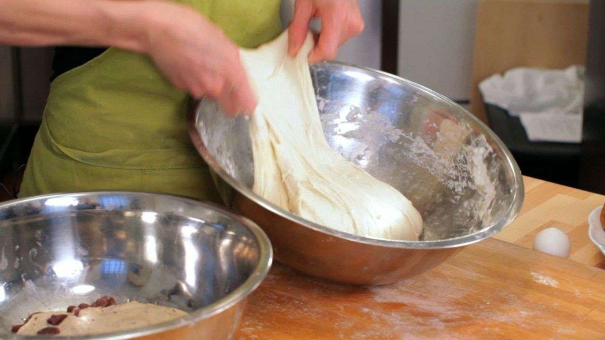 How To Work With Sticky Dough