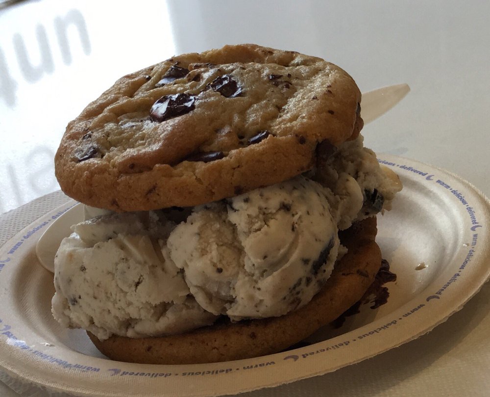 Cookies And Cream Ice Cream With Chocolate Chunk Cookies
